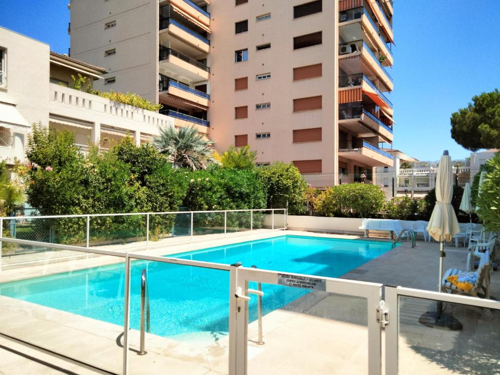 Near Croisette atypic studio garden pool - 3