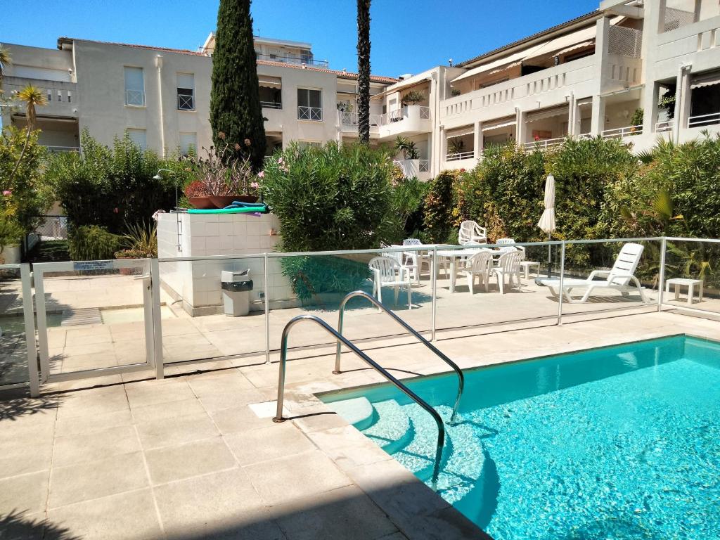 Near Croisette atypic studio garden pool - 5