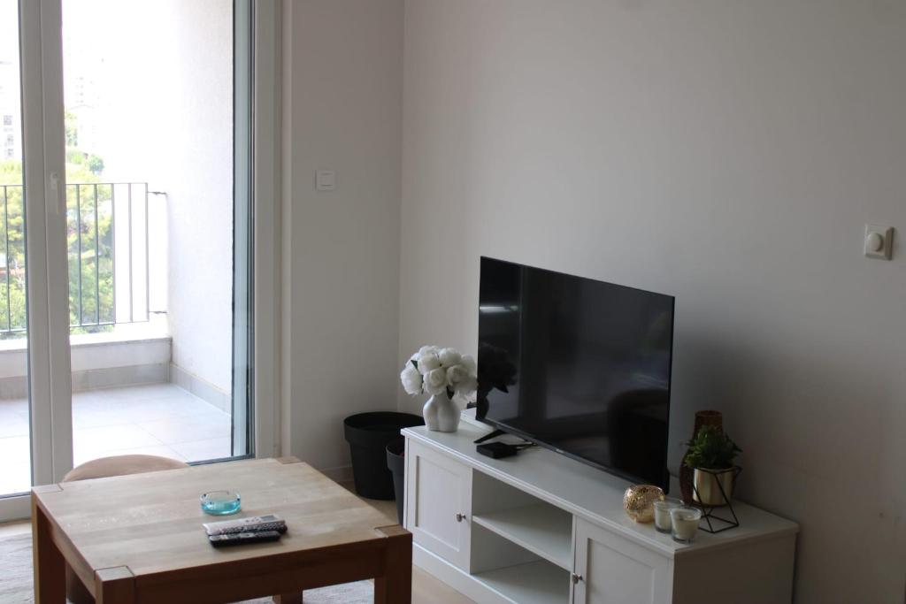 City Vibe Apartment - 5