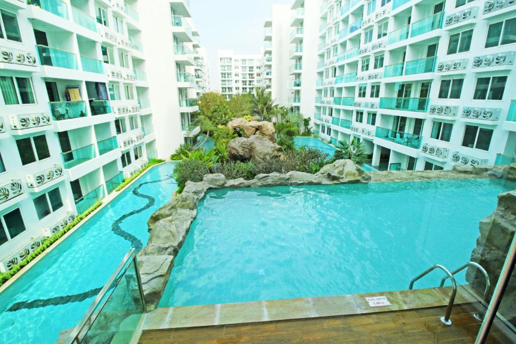 Amazon Residence by Pattaya Sunny Rentals photo