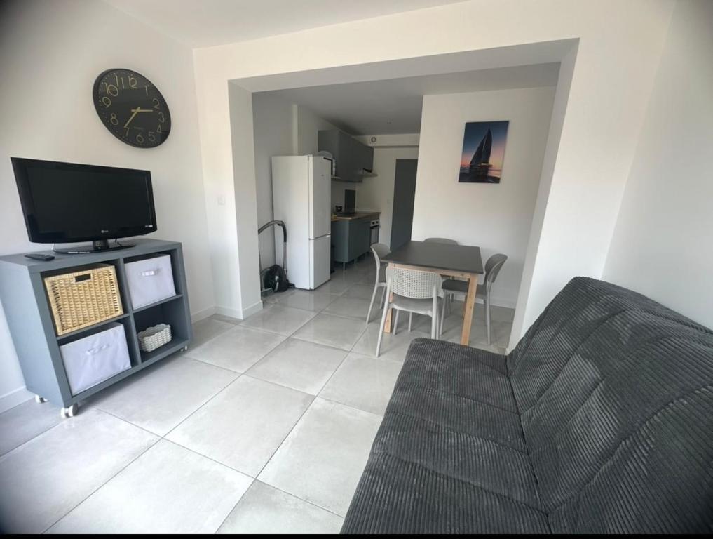 Appart T2 4 pers 50 m de la mer avec piscine - 4