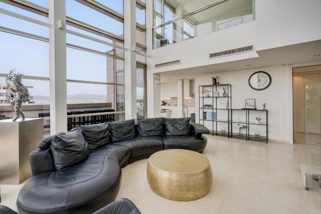 Penthouse Duplex with Epic Views - 5