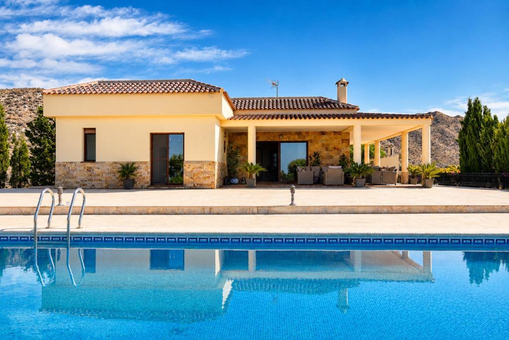 Bay View Villa, 360 Panoramic, Sea, Mountains & Town Views - By Aloha Palma - 1