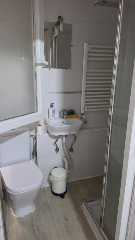 Zurriola Beach Guest House - 5