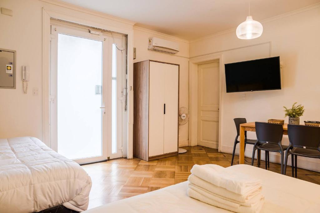 Metro to Fun 1BR near Bellavista & Hospital - 3