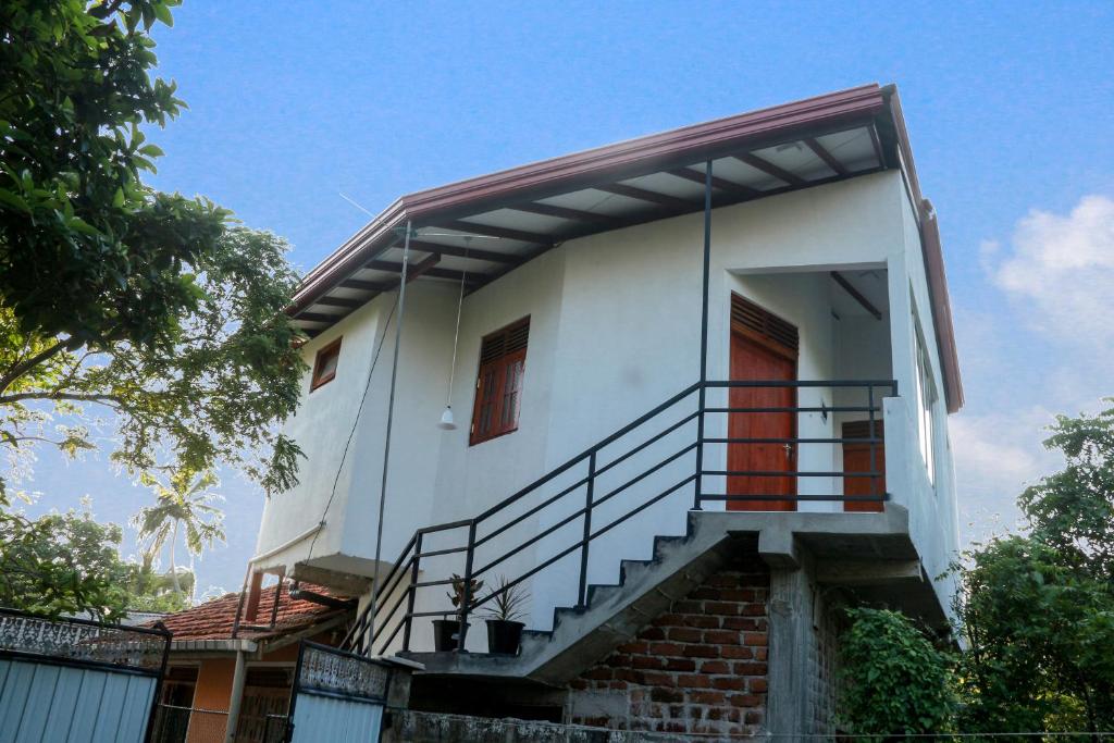 Exterior view, Sandu Guest in Mirissa