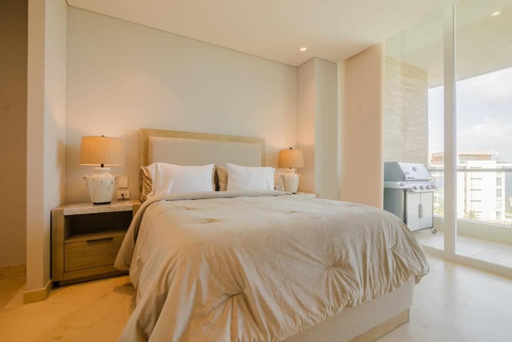 Modern apt with 2 BR BBQ and views - 4