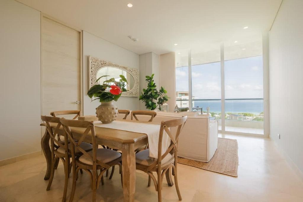 Modern apt with 2 BR BBQ and views - 3