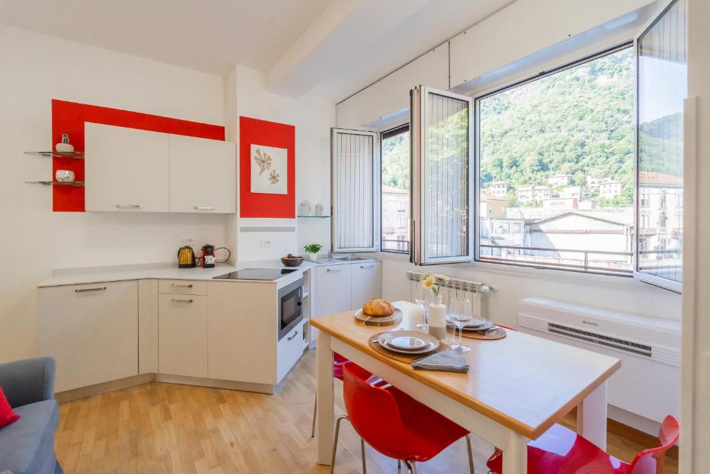 Nineteen by Rent All Como - 2