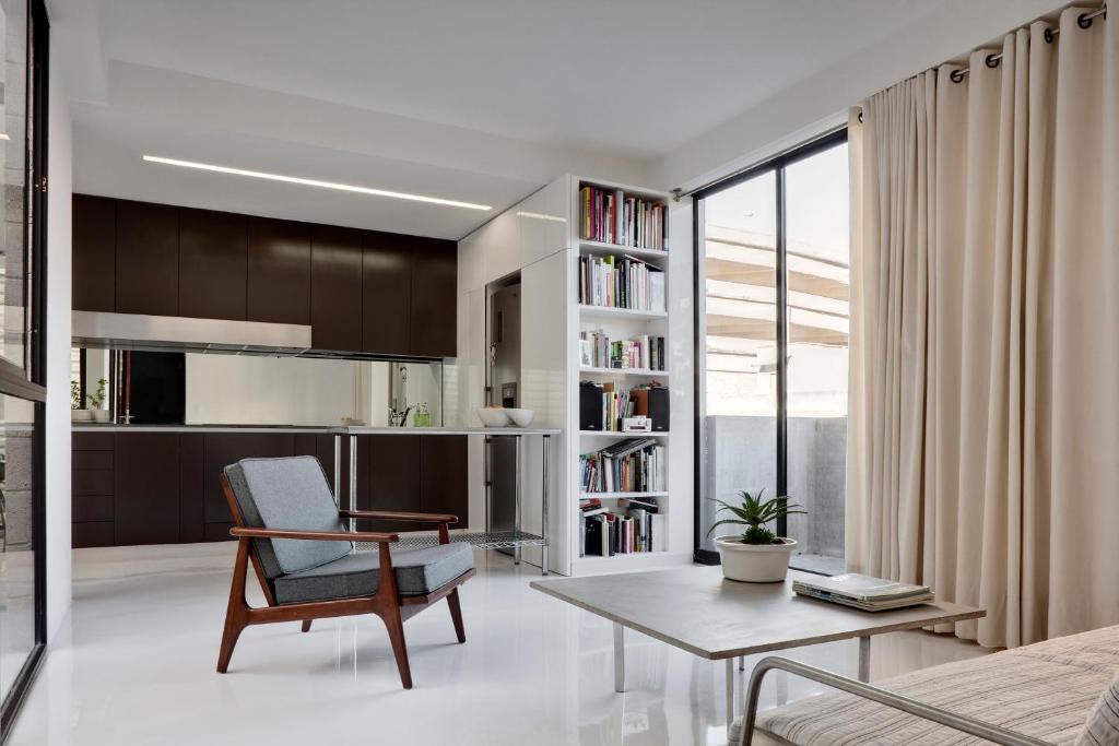 Designers Penthouse with Roof Garden - AC - 3