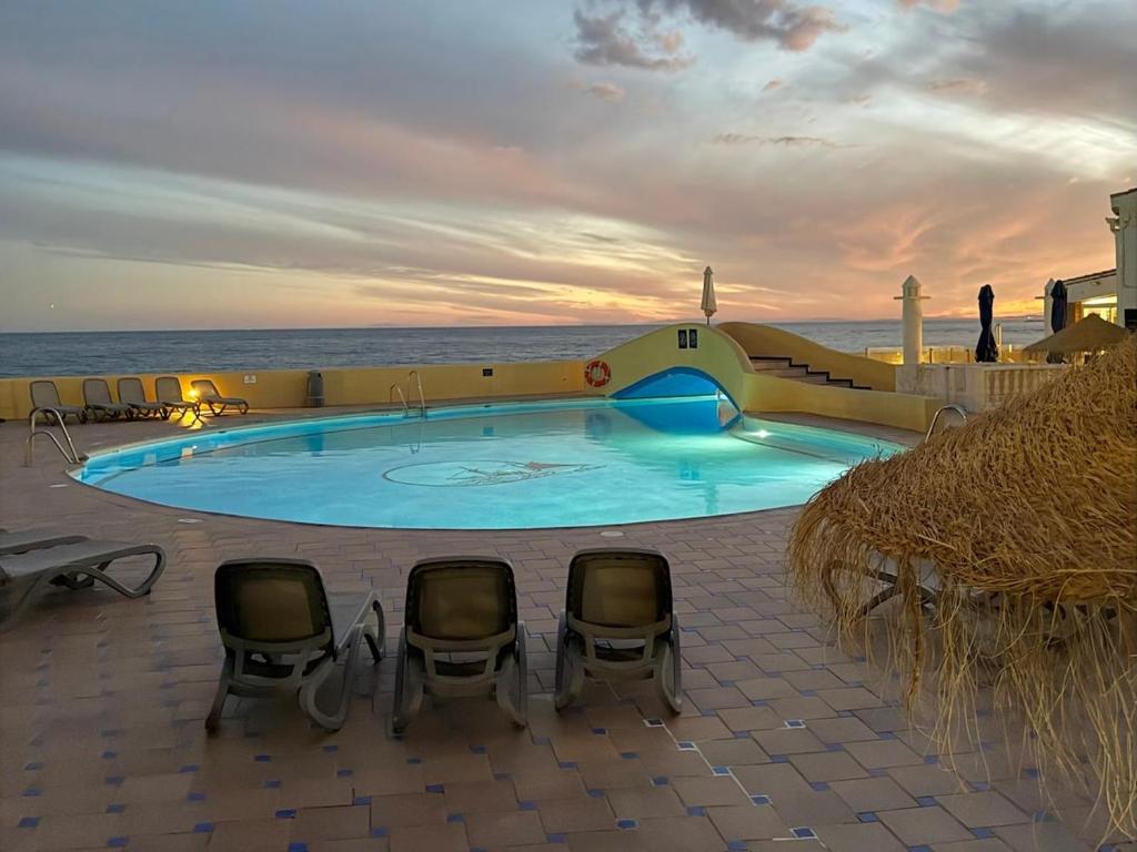 Modern Seaview Townhouse at Doña Lola - Steps to Beach - 4