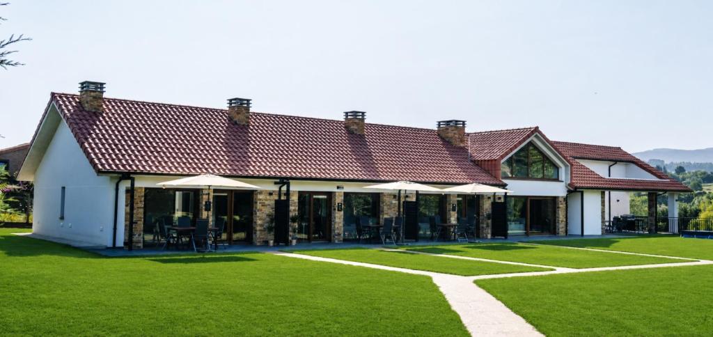 FINCA GIJON SUITES - Apartamentos con jardín y terraza privados, ubicados en un santuario natural estratégicamente situados que combinan mar y montaña con las comodidades de la ciudad, son tu base ideal para conocer Gijón y el Principado de Asturias - 2