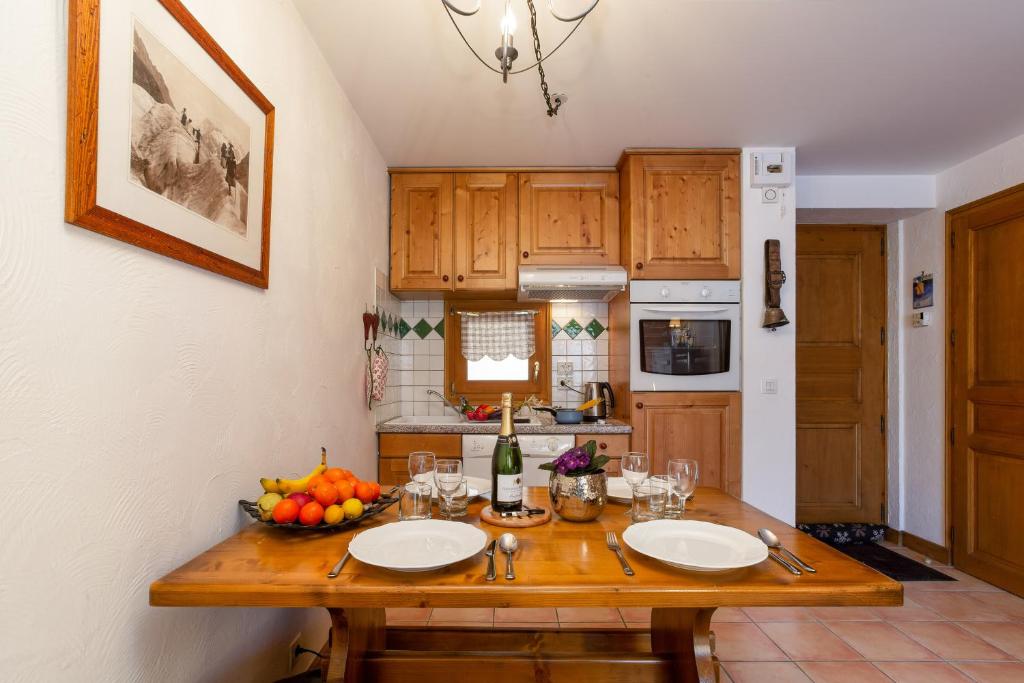 Apt Capucins22 Mont Blanc View 1BR w/ Balcony Garage - Happy Rentals - 3