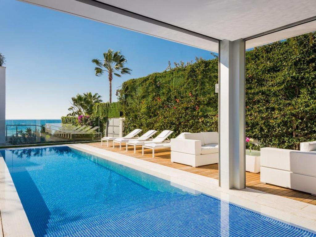 villa located in the famous Puente Romano complex in Marbella - 3