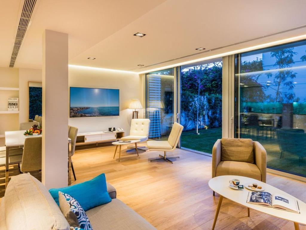 villa located in the famous Puente Romano complex in Marbella - 4
