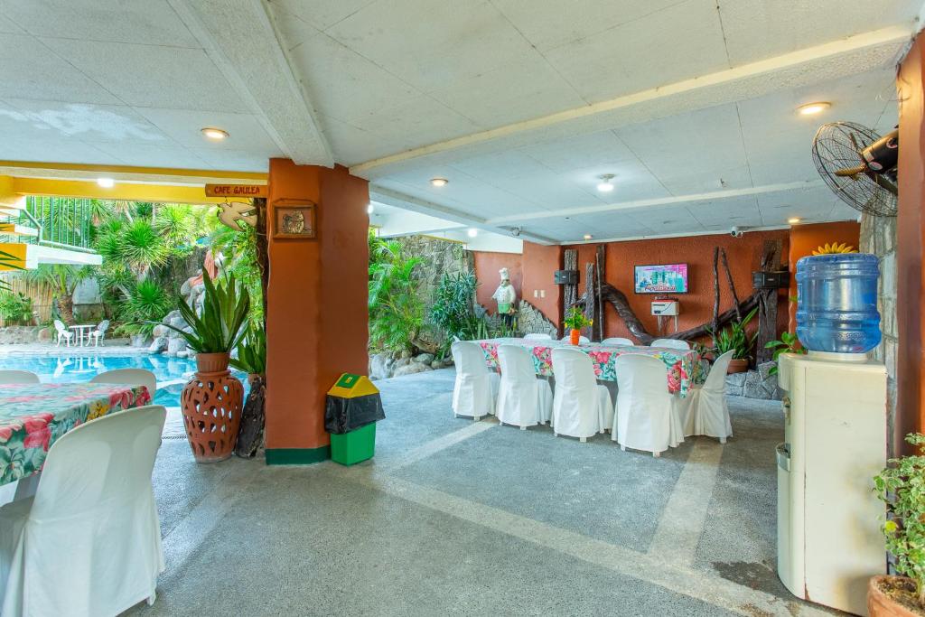 Restaurant, Yahweh's Spring Retreat and Resort in Laguna