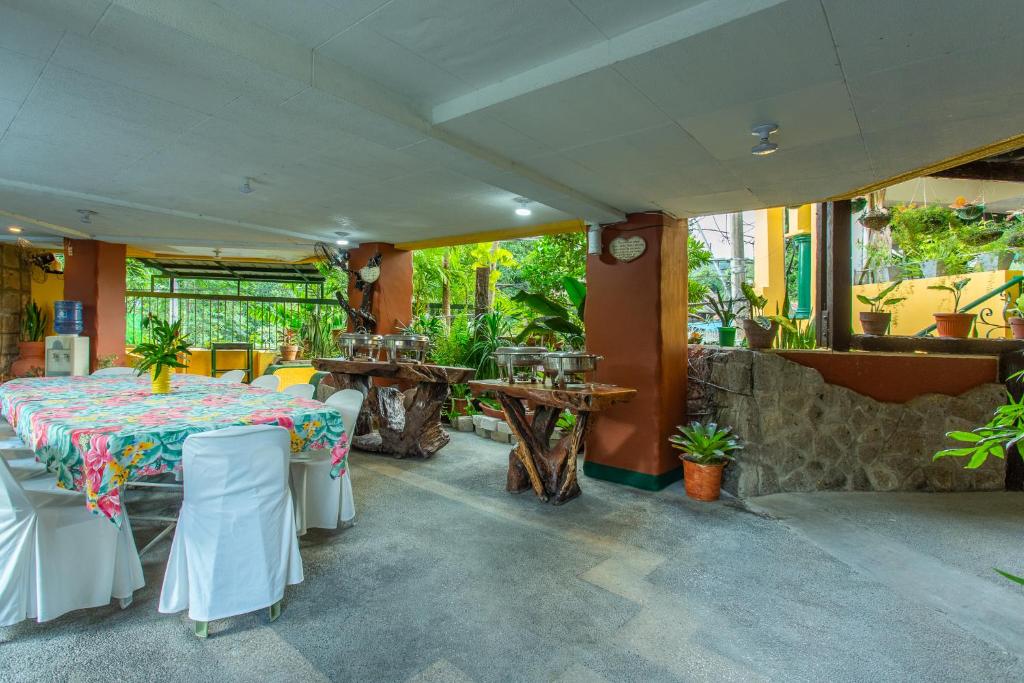 Restaurant, Yahweh's Spring Retreat and Resort in Laguna