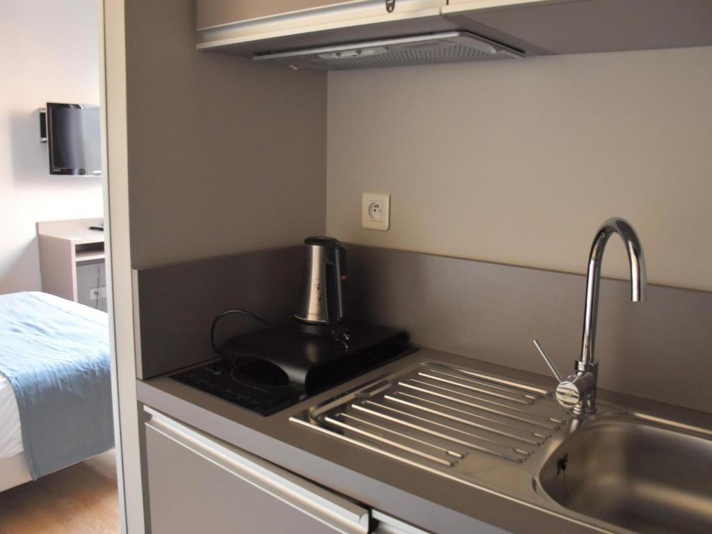 Modern Couple Stay in Lyon Docklands - 3