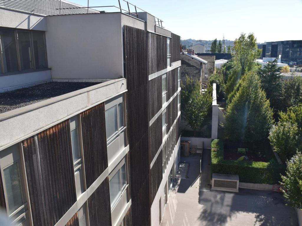 Modern Couple Stay in Lyon Docklands - 5