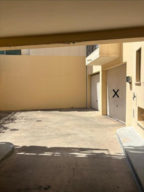 Large Terrace Walk Everywhere Free Parking - 3