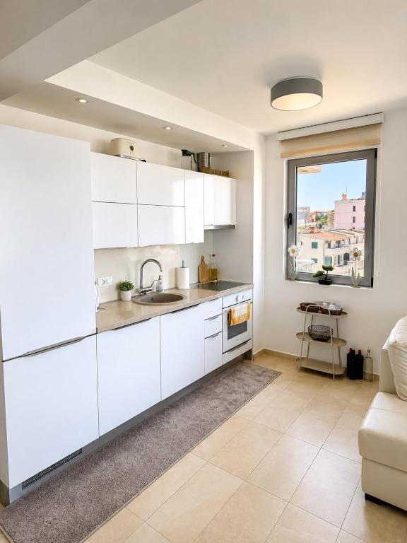 Apartment With Sea View - 5