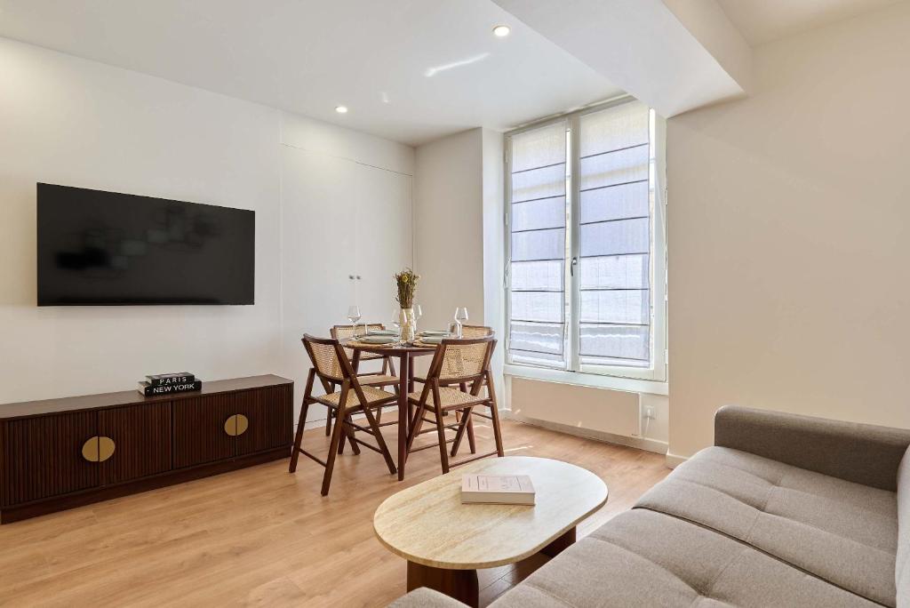Apartment in the heart of the Marais - 2