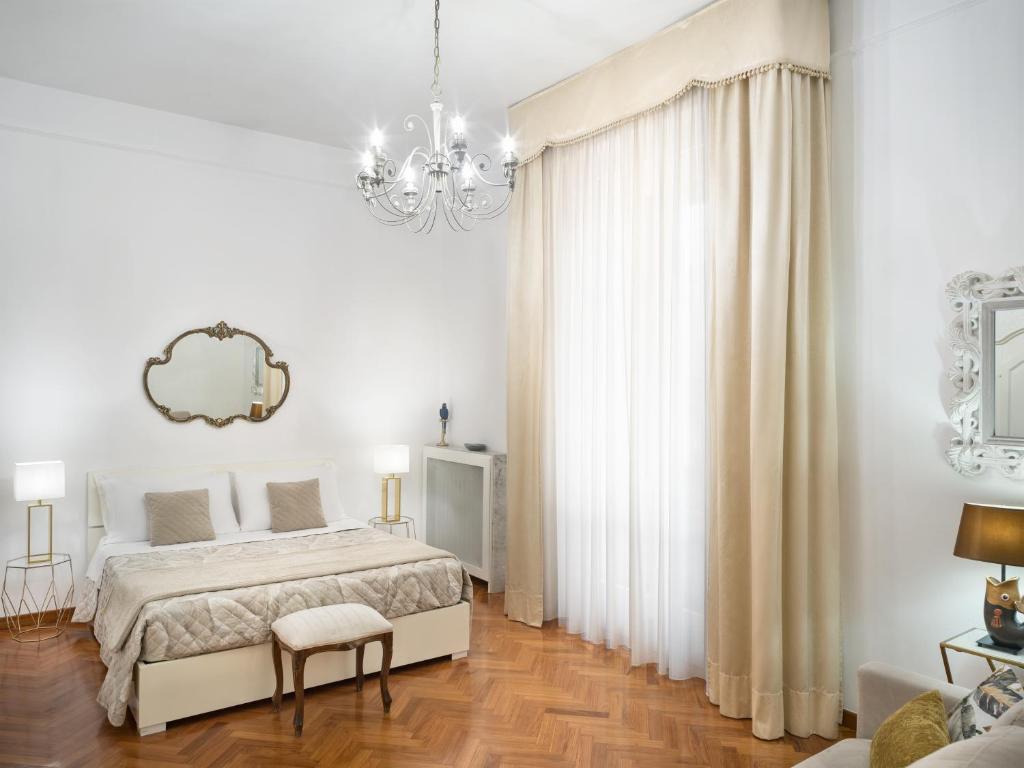 Piazza Carità- Vista Vesuvio- 4 camere -16 ospiti - 4