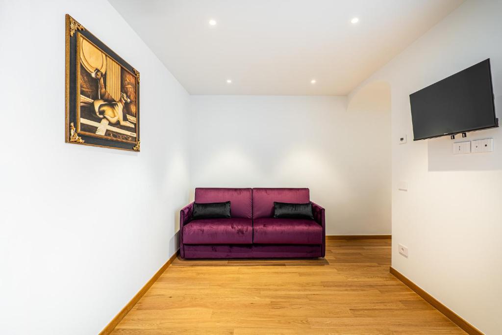 Entire Floor, 3 Luxury Apt, Sleeps 12, 100m Duomo, AC e WiFi - 4