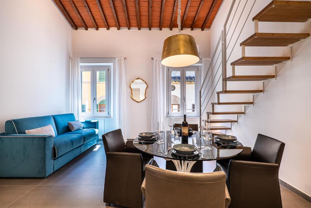 Entire Floor, 3 Luxury Apt, Sleeps 12, 100m Duomo, AC e WiFi - 1