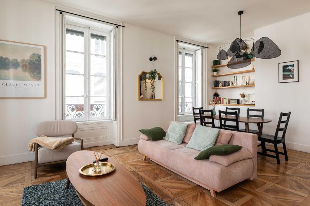 Luminous Apartment 2BR 4P - Bellecour Place Ampère - 1