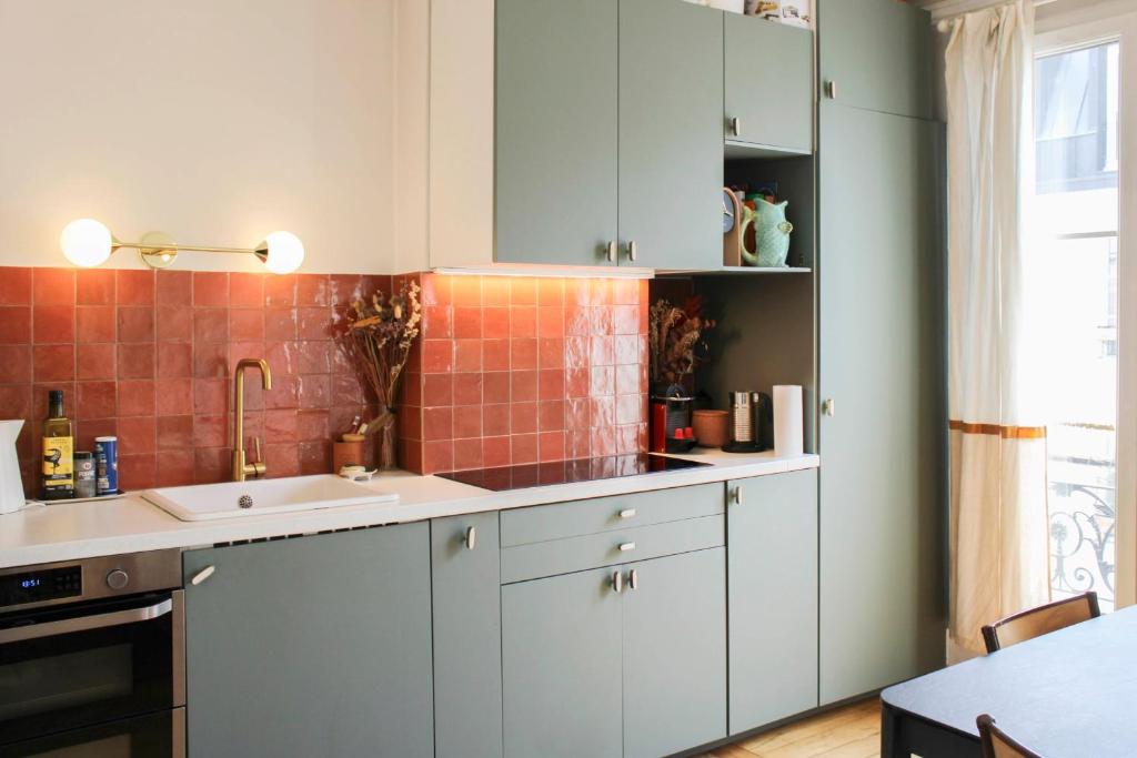 Architect-renovated bright Montmartre flat - 5
