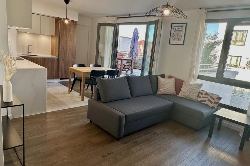 Luminous apartment with terraces - 2