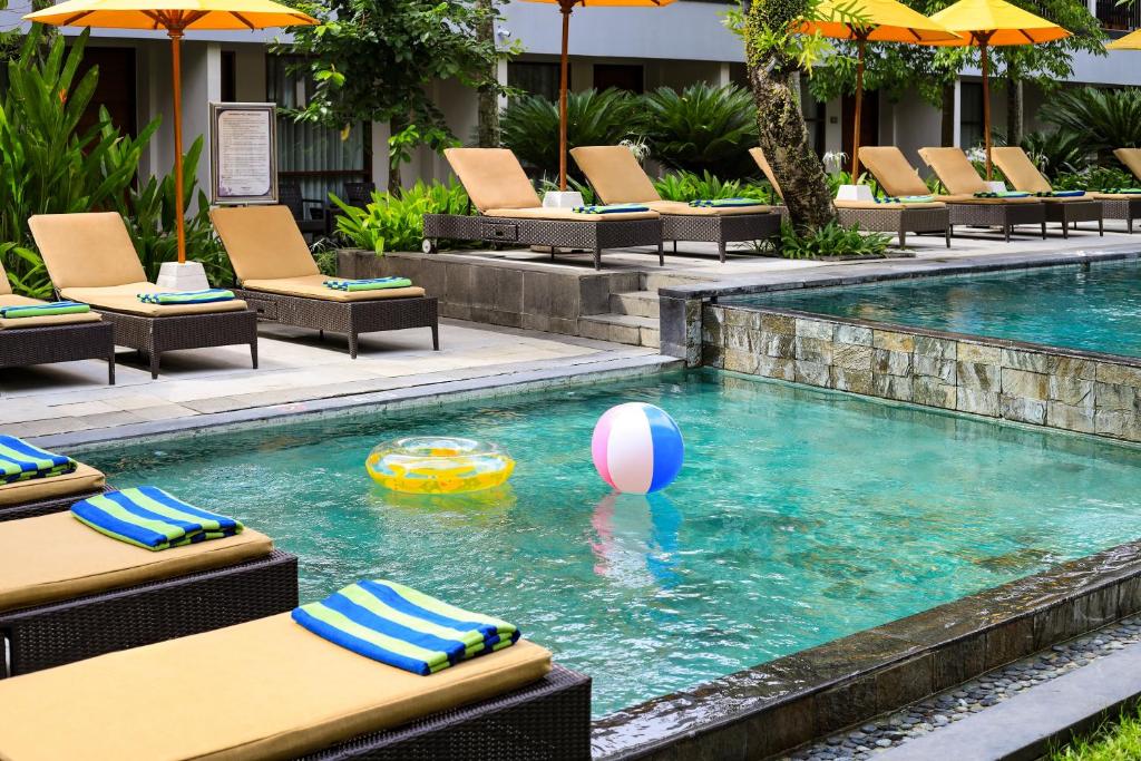 Swimming pool