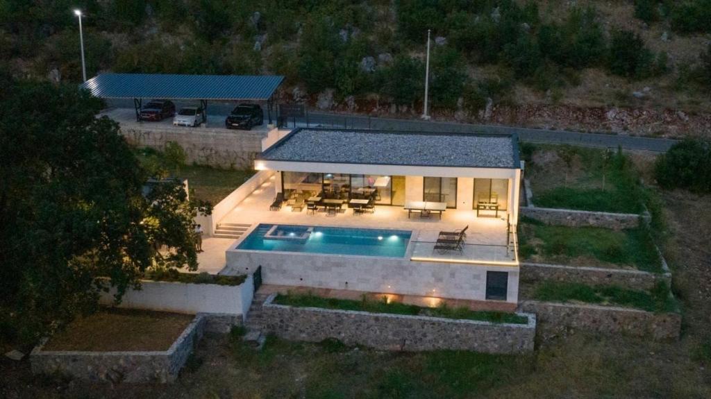 Villa Wakero with Heated Private Pool - 4