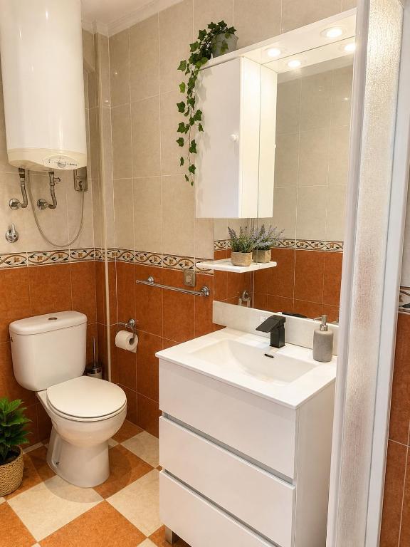 An apartment with an ocean view near the beach - 2