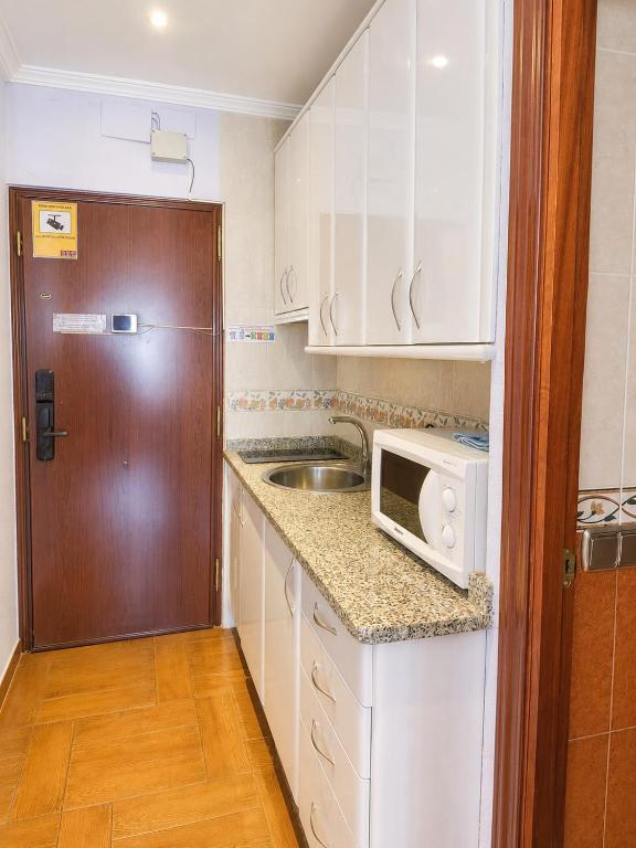 An apartment with an ocean view near the beach - 4