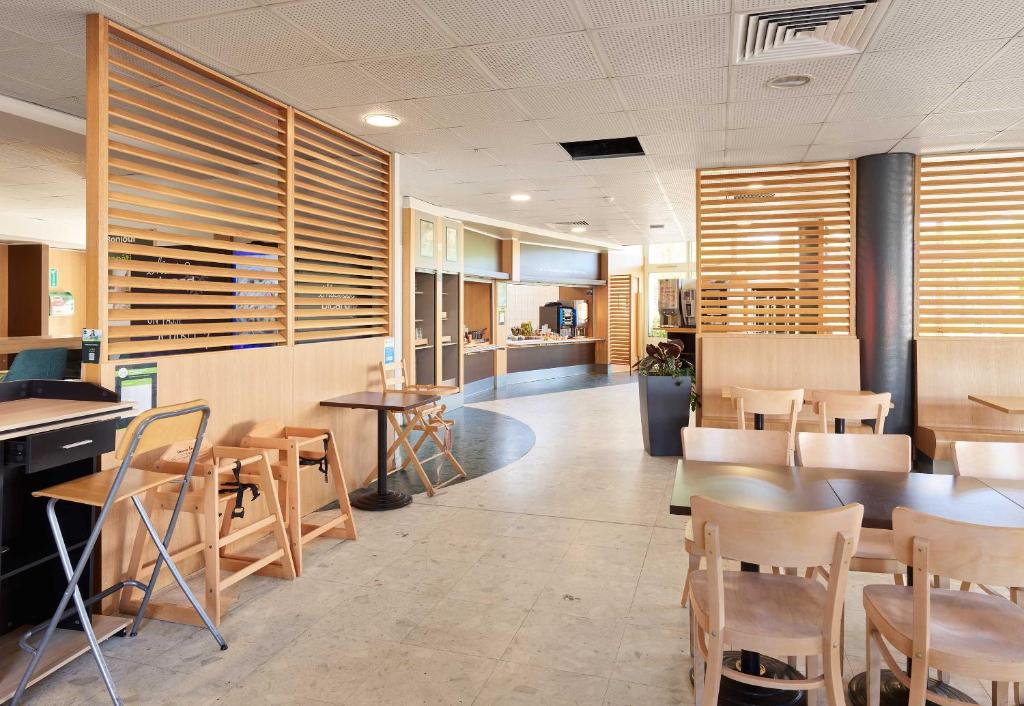 Food and beverages, B&B Hotel Paris Roissy CDG Aeroport in Paris