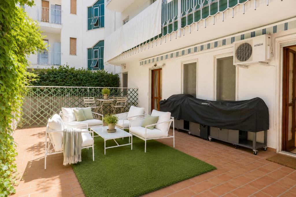 Terrace I Steps to Sea I Newly Refurbished I Sanremo Casino - 2