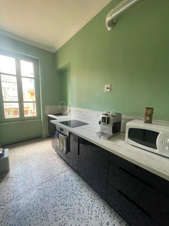 Number 1 - Elegant 2 bedroom apartment - 4