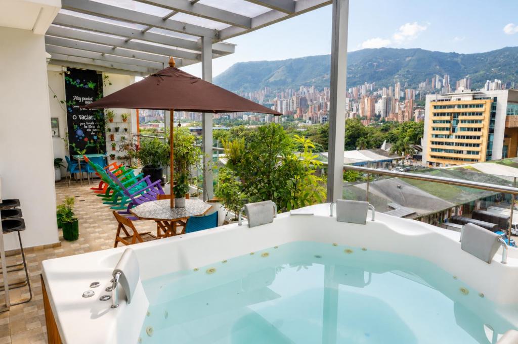 Hotel Sixtina Plaza Medellin - 1