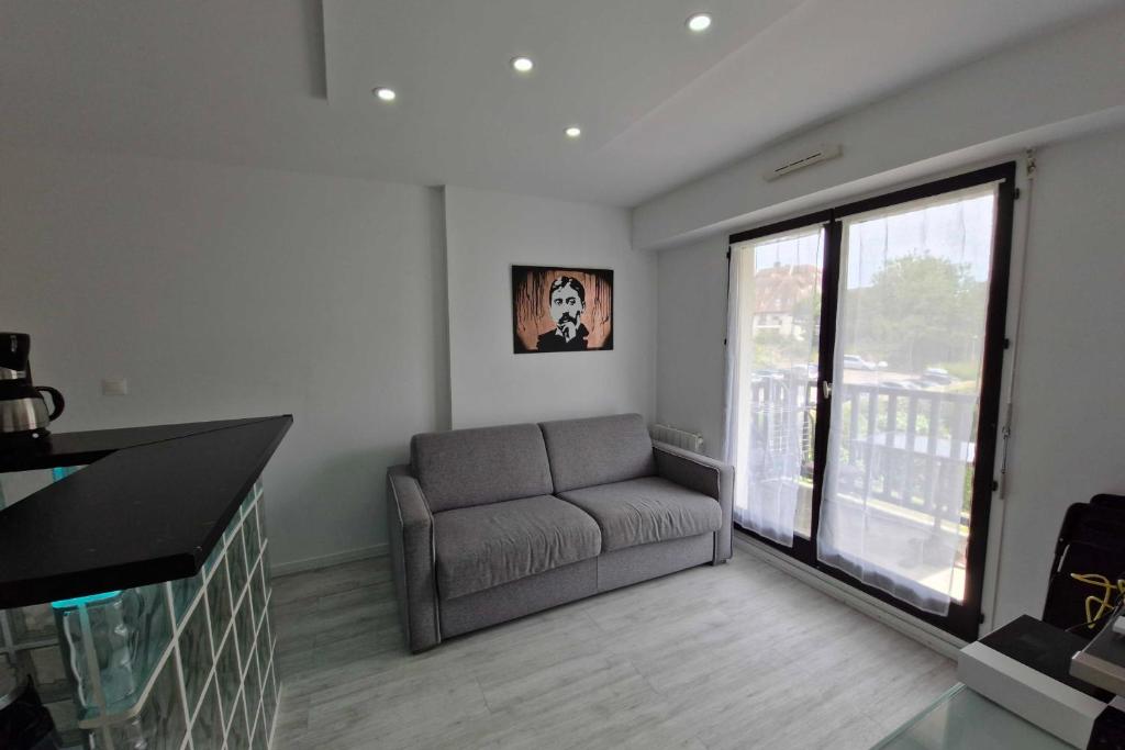T2 avec un balcon à côté de la plage de Cabourg - 2