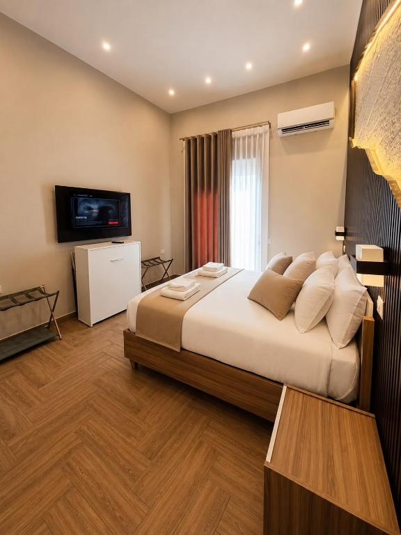 Casanova Naples central Boutique Apartment for 6 Guest - 4
