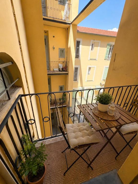 Studio lumineux avec balcon Quartier Libération - 2