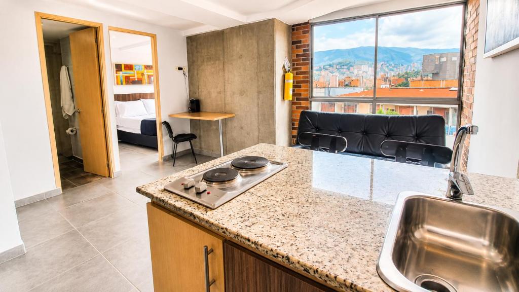 La 70, Laureles Condo, Cold AC - 5