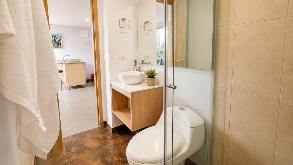 La 70, Laureles Condo, Cold AC - 3