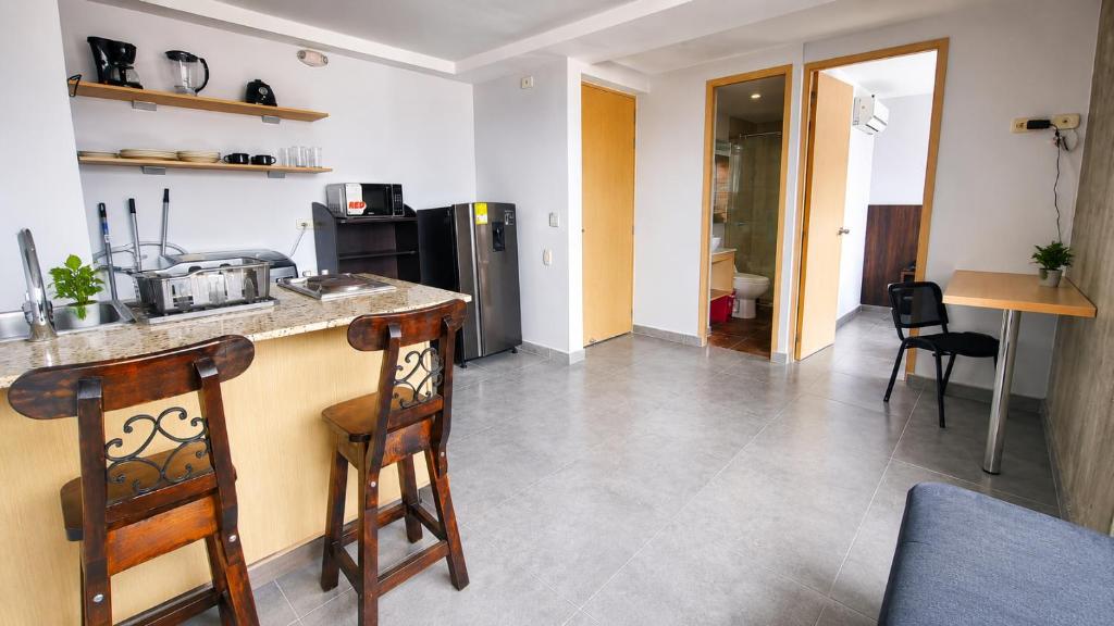 La 70, Laureles Condo, Cold AC - 2