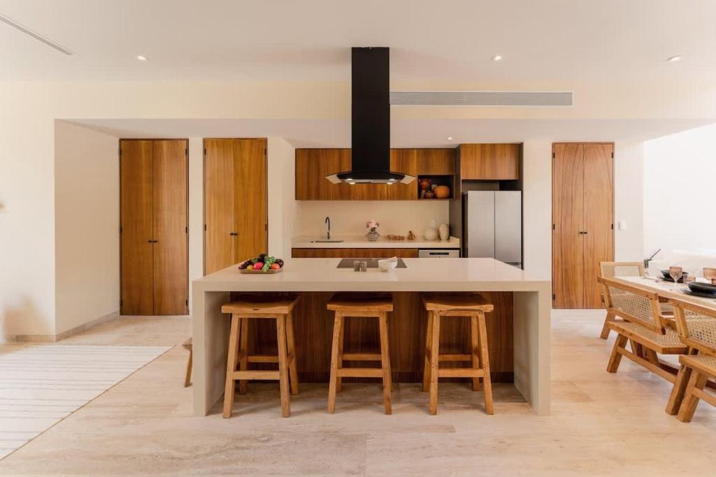 Private Oasis Mistiq, Rooftop Pool, Beach Shuttle - 3