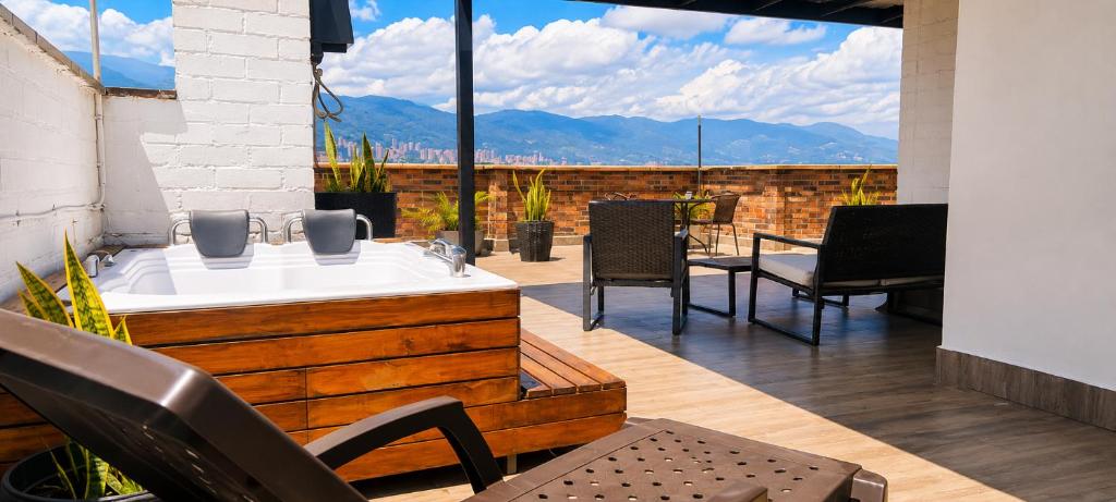 Laureles penthouse, jacuzzi-rooftop fun in the sun - 1