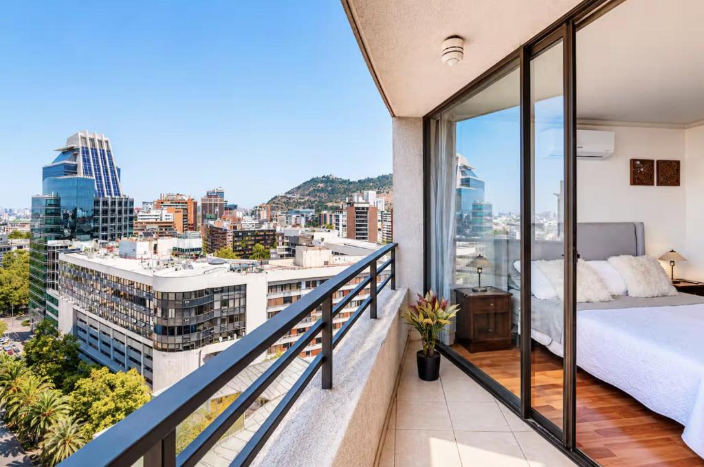 Amazing View Providencia Costanera Center Parking incl - 1