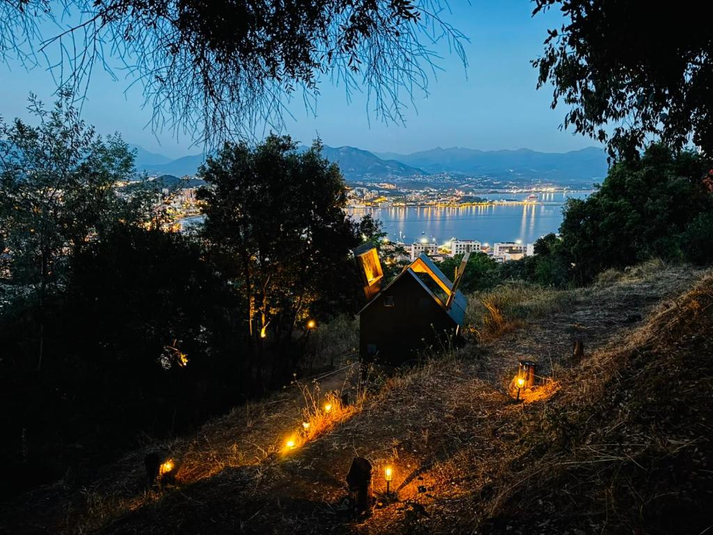 AJACCIO, Dormir sous les étoiles, cabanon à toit ouvrant, vue mer et montagne - 2